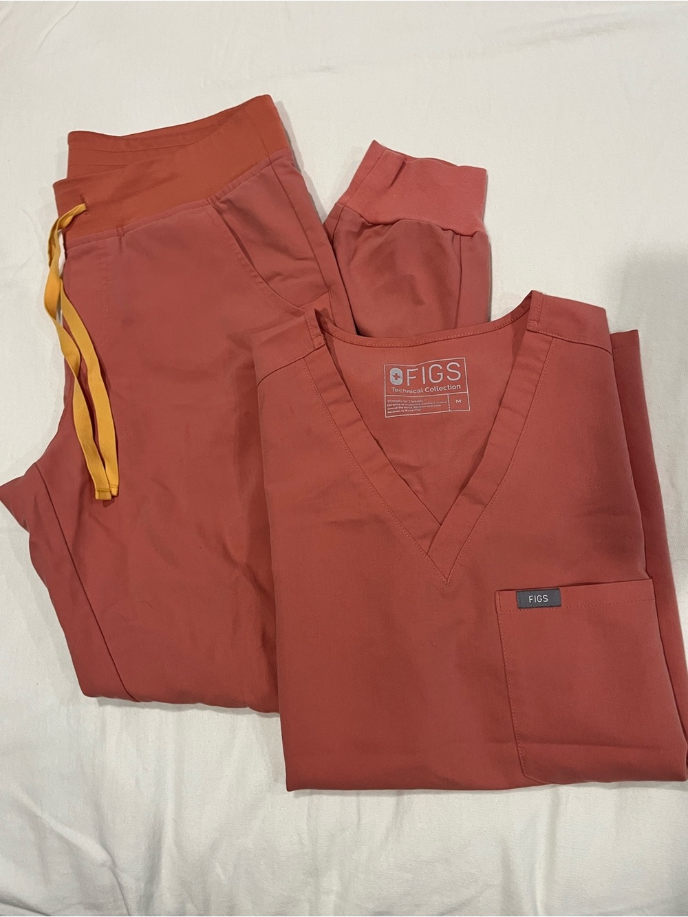 FIGS Scrub Set Medium Coral